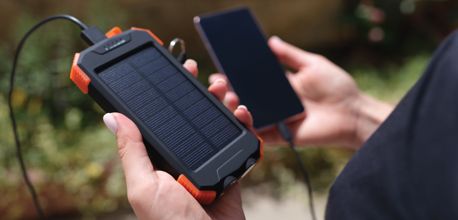 sr-solar-powered-phone-charger sr-solar-powered-phone-charger