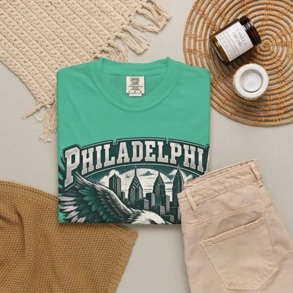 Philadelphia Eagles Graphic T-Shirt — Vintage Skyline Eagle Football Tee